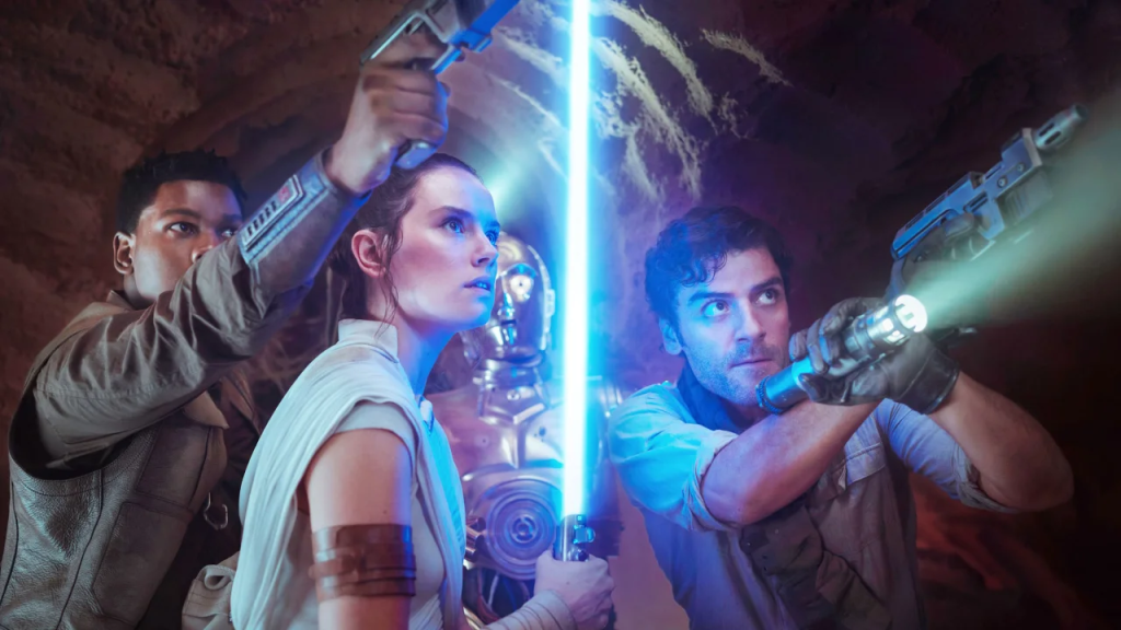 Finn, Rey, C3PO y su amigo piloto Poe se reúnen en "El ascenso de Skywalker". (Crédito: Jonathan Olley/Walt Disney Studios Motion Pictures/Lucasfilm/Colección Everett)