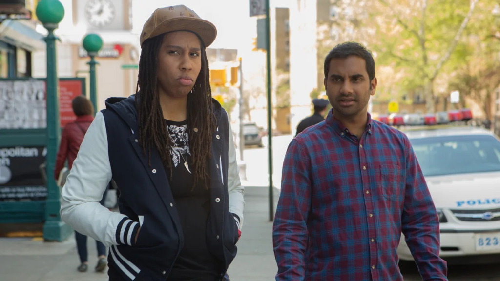(De izquierda a derecha) Lena Waithe y Aziz Ansari en 'Master of None'. (Crédito: K.C. Bailey/Netflix)