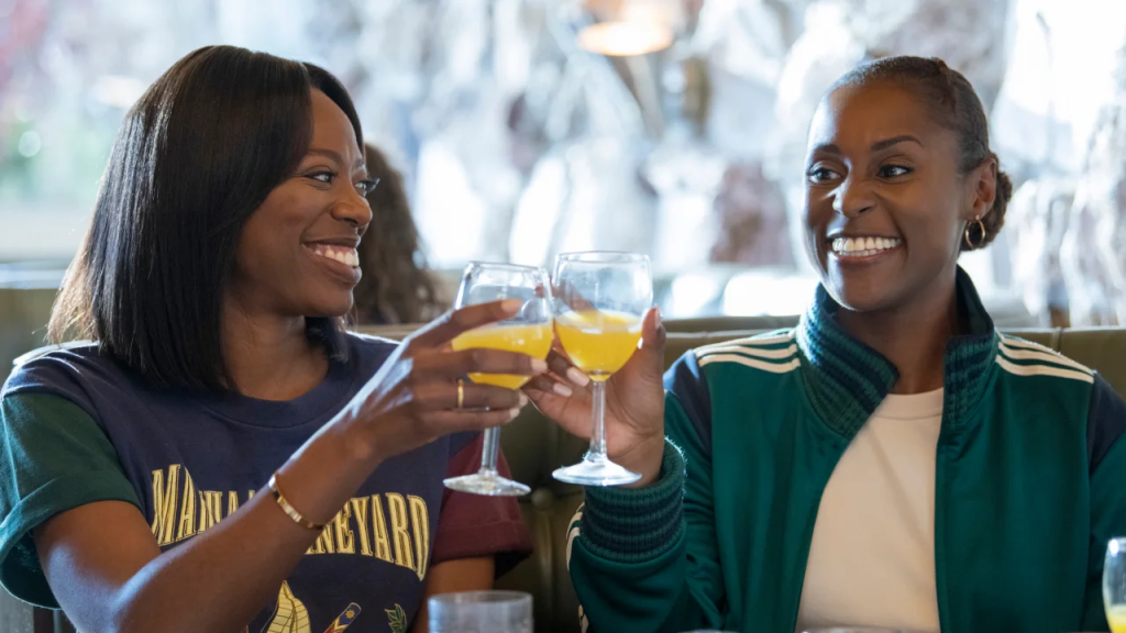 (De izquierda a derecha) Yvonne Orji e Issa Rae en 'Insecure'. (Crédito: Glen Wilson/HBO)