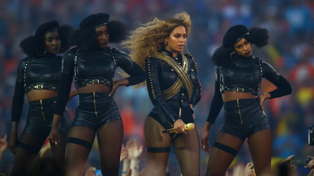 Beyoncé rindió homenaje a las Panteras Negras durante su actuación en el Super Bowl 50 en 2016. (Foto: Mark J. Rebilas/USA Today Network)