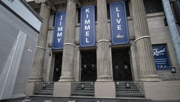 Lugar de rodaje del programa nocturno de entrevistas "Jimmy Kimmel Live!" en Hollywood, California, el 2 de mayo de 2023. (Crédito: ROBYN BECK/AFP vía Getty Images)