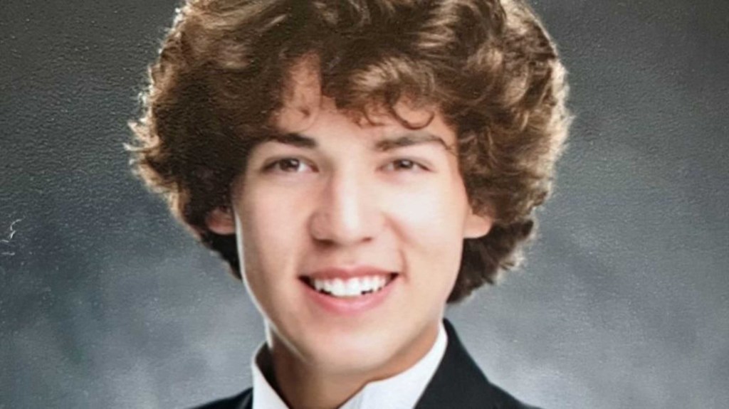 Cameron Robbins, de 18 años, desapareció en las Bahamas mientras estaba de vacaciones con otros graduados de secundaria. (Crédito: familia Robbins/WBRZ)