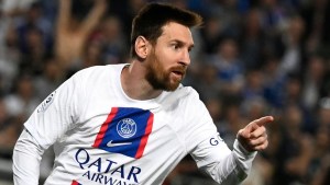 Lionel Messi celebra su gol frente al Racing de Estrasburgo el 27 de mayo de 2023. El partido quedó empatado 1-1, lo que fue suficiente para que el PSG ganara el título de la Ligue 1 2022/2023. (Foto: JEAN-CHRISTOPHE VERHAEGEN/AFP vía Getty Images)