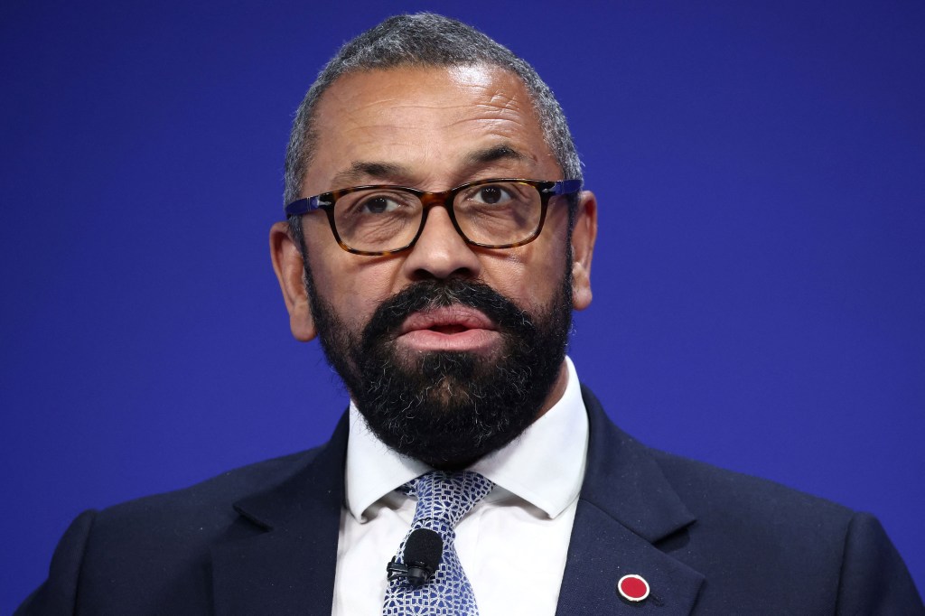 El ministro de Relaciones Exteriores del Reino Unido, James Cleverly, en la Conferencia sobre la Recuperación de Ucrania, celebrada en Londres el 22 de junio. (Foto: Henry Nicholls/Pool/AFP vía Getty Images)