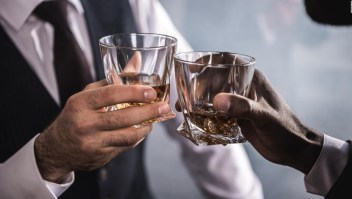 ¿Los fuertes bebedores de alcohol lo toleran más?
