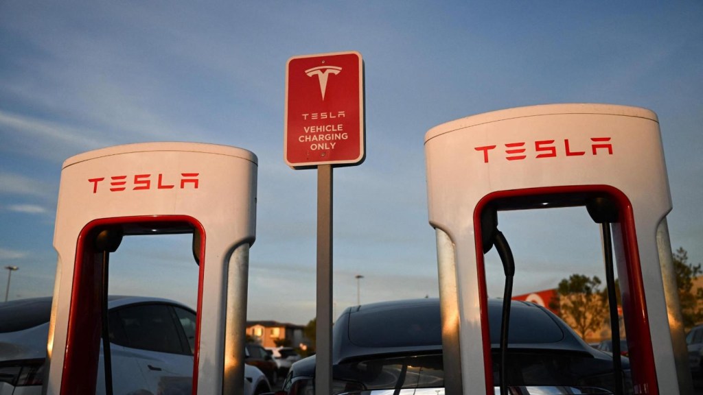 General Motors acuerda con Tesla para usar sus cargadores