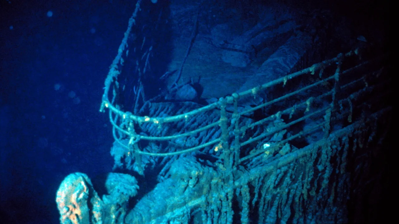 A rescue operation has begun for a submarine exploring the Titanic