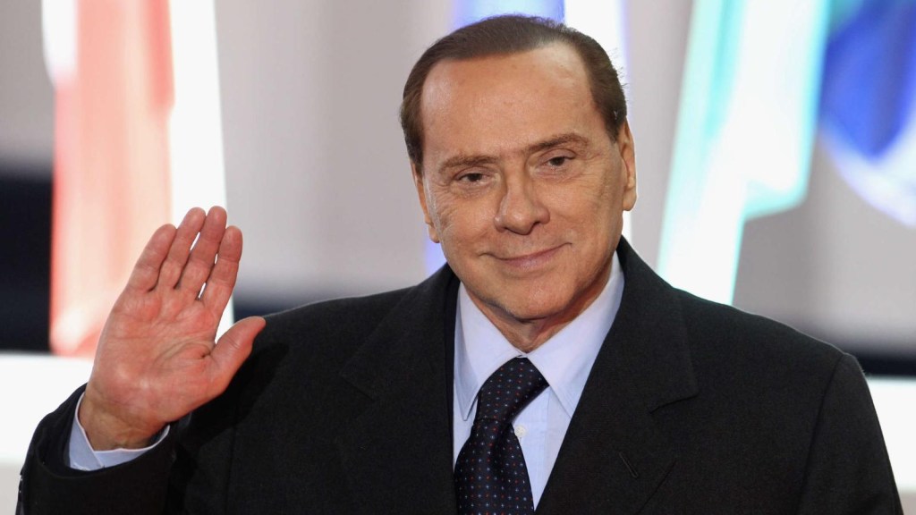 Despiden a Silvio Berlusconi