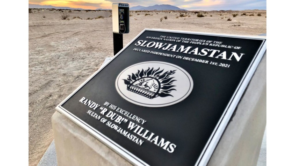 Williams compró un terreno en el desierto de California para crear su país. (Foto: Ministerio de Comunicaciones de la República de Slowjamastan)