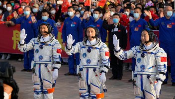 Tres astronautas chinos regresan a Tierra tras misión espacial