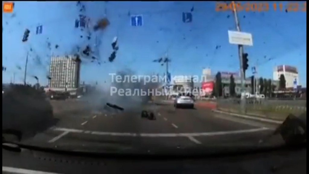 Capitán frustrado por impacto de escombros en autobús de Kiev