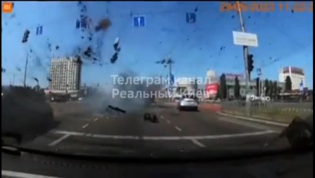 Captan frustrado impacto de escombros en bus de Kyiv