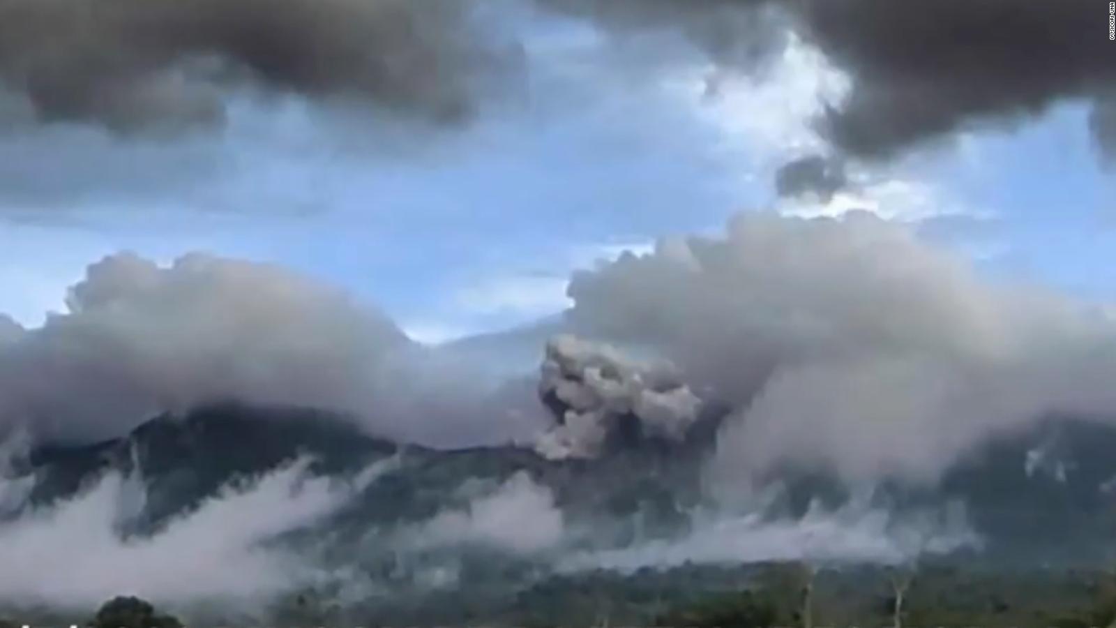 Costa Rica intensifica vigilancia sobre volcán Rincón de la Vieja por continuas erupciones aunque descarta por ahora riesgo de explosión mayor