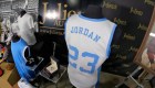 ¿Quieres pagar por una camiseta usada de Michael Jordan?