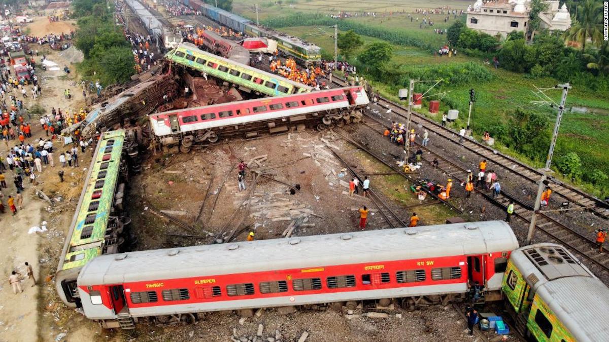 Accidente mortal de trenes renueva las dudas sobre la seguridad del sistema ferroviario indio