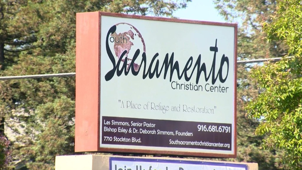 Migrantes fueron abandonados frente a una iglesia en California