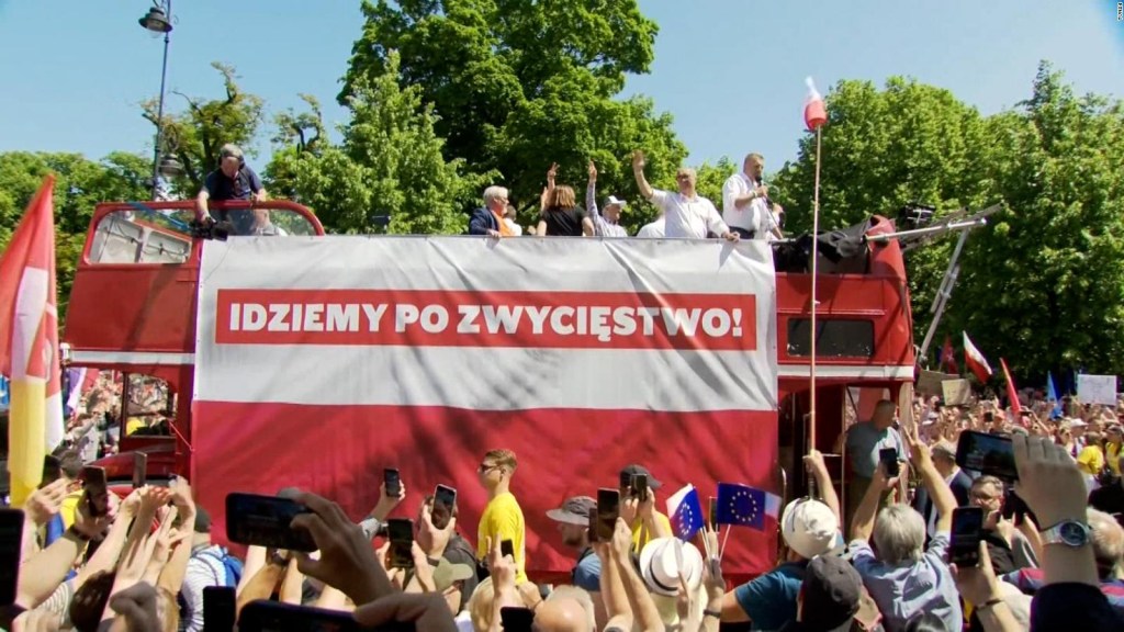 Polonia vendida en protesta contra el gobierno