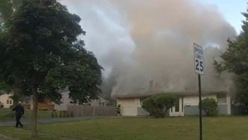 Vecino salva a familia de voraz incendio