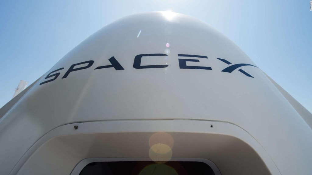 Nave de carga SpaceX llevó paneles solares e insumos al espacio