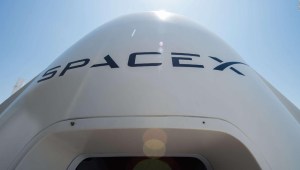 Nave de carga de SpaceX llevó paneles solares e insumos al espacio