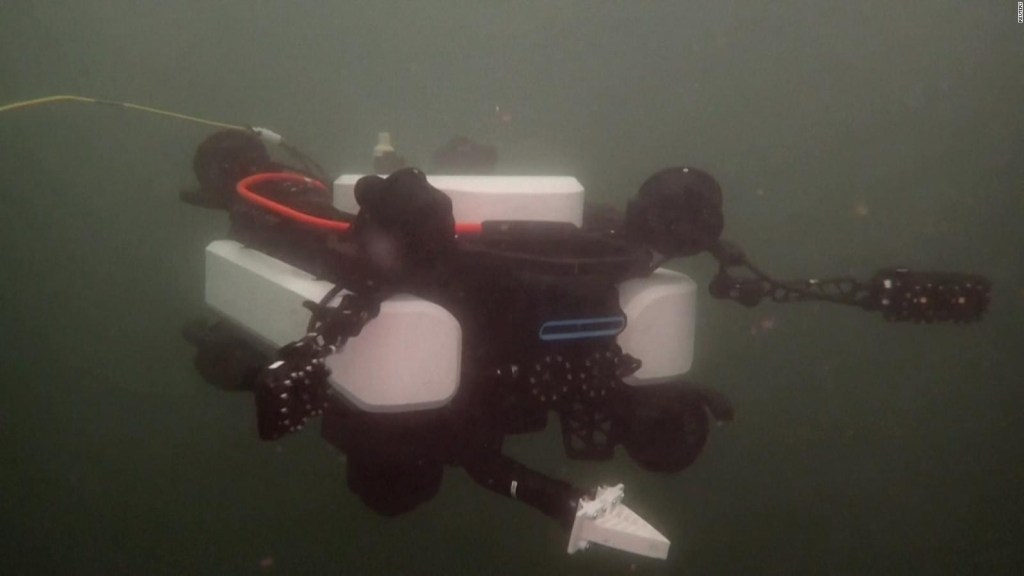 El dron robótico submarino puede salvarlo de problemas de situaciones extremas
