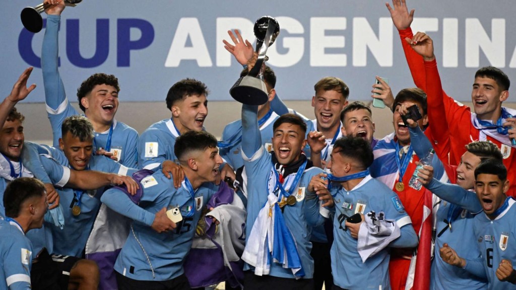 Uruguay celebrate winning the U-20 World Cup in Argentina
