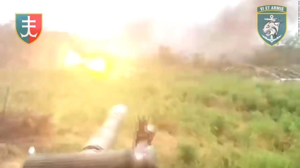 El video muestra a soldados ucranianos disparando a rusos.