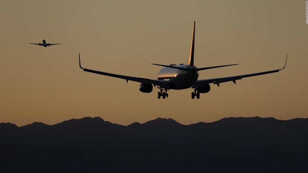 ¿Qué derechos tienen los pasajeros si una aerolínea cancela su vuelo?