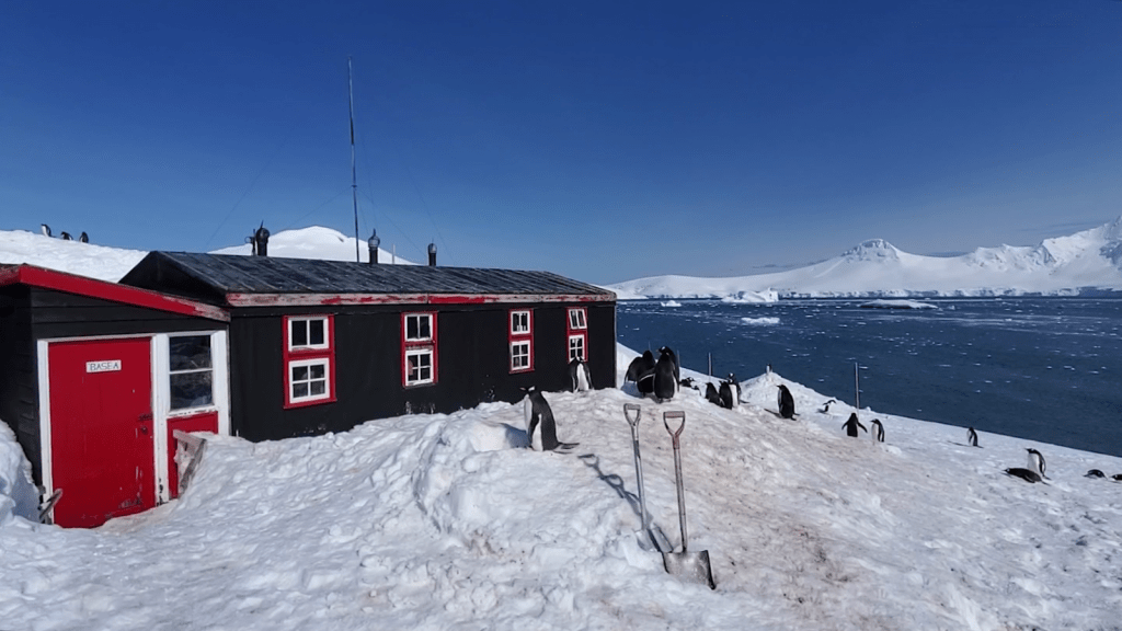 Port Lockroy: encuentre un puesto remoto y congelado