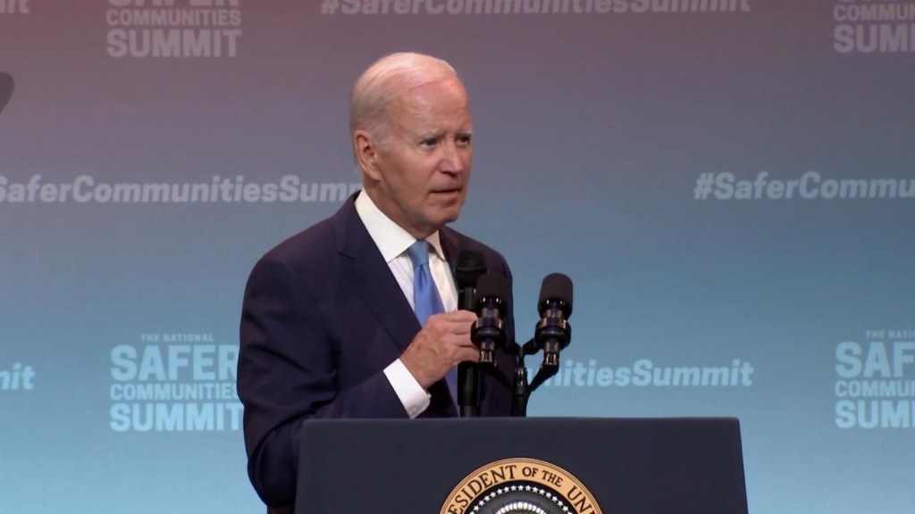 Joe Biden pide dejar de enviar armas a México para frenar el fentanilo