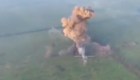 Mira la explosión de un tanque que Rusia dice haber estallado a distancia