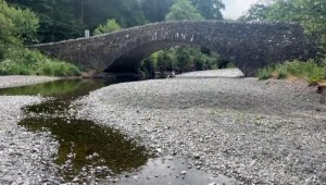 Asombro y preocupación por un río completamente seco en Inglaterra