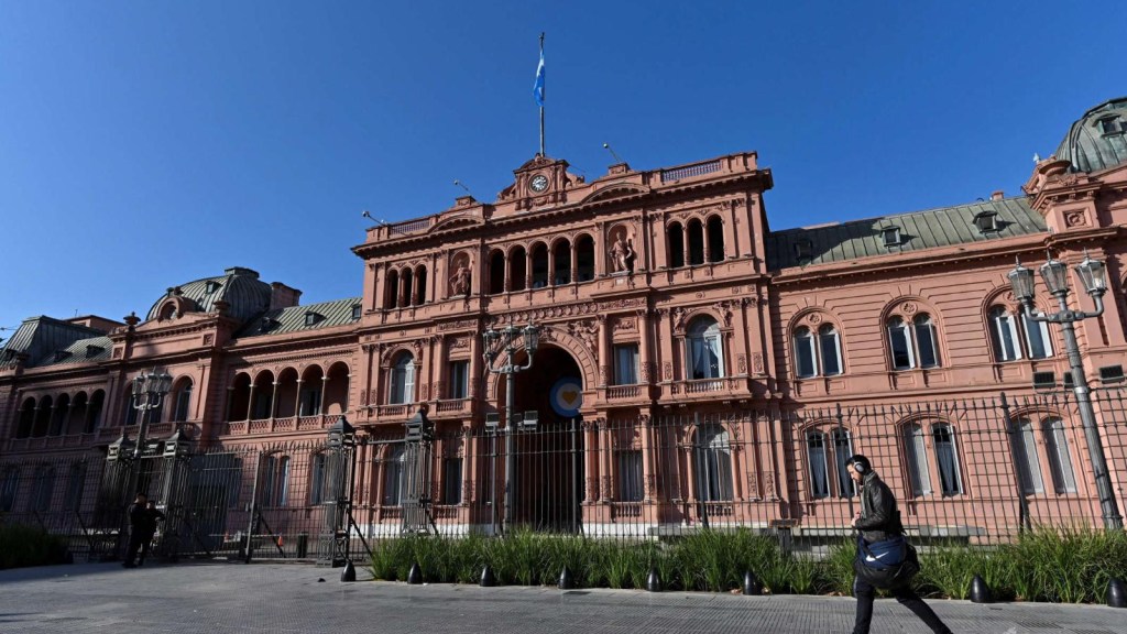 Less visits, more food and more expensive at the Casa Rosada in Argentina