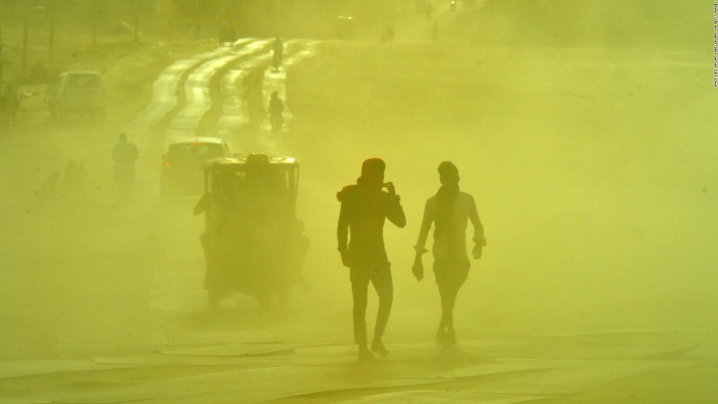 Ola de calor en India provoca decenas de muertos
