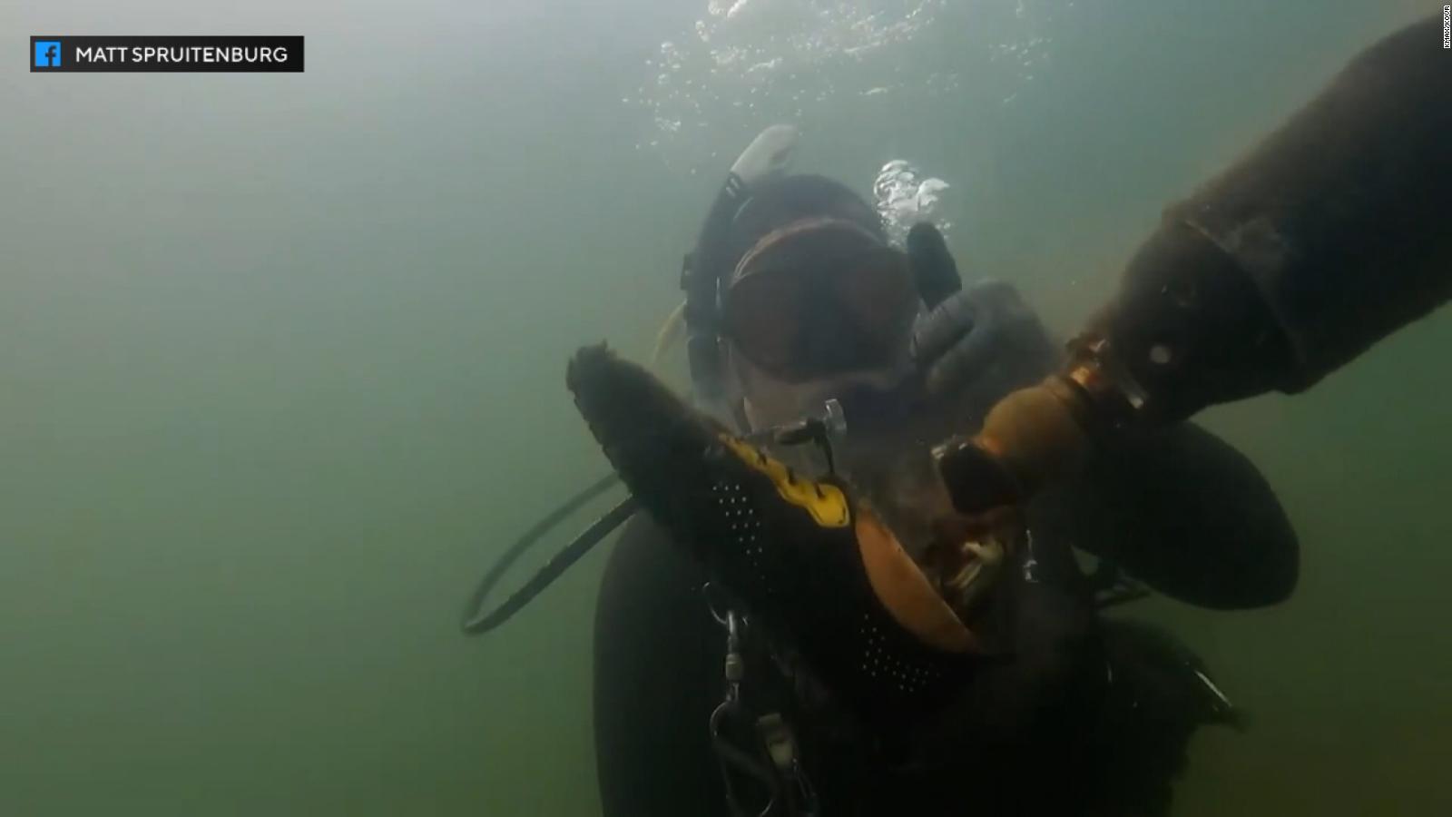 Nunca adivinarás lo que encontró este buzo en el fondo de un lago