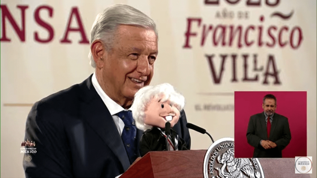López Obrador asume "Amlito"el peluche que dice sus frases icónicas