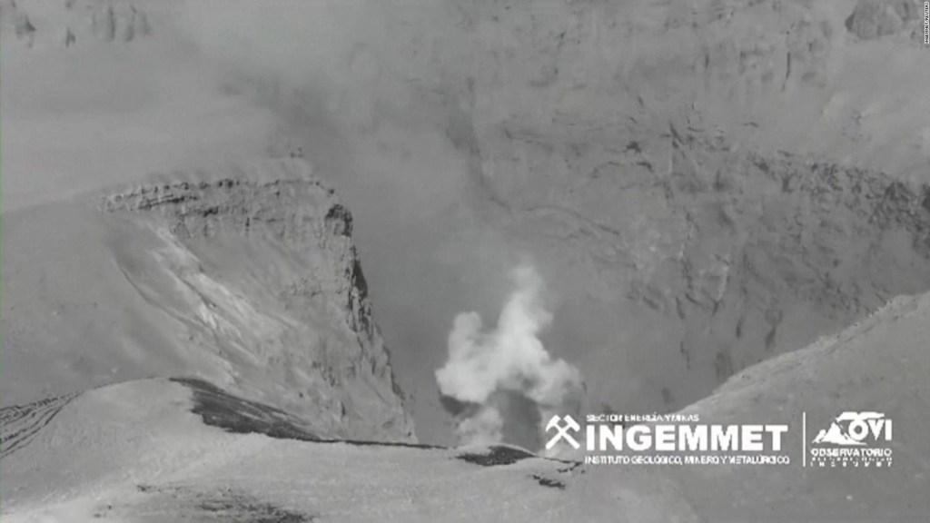 Preocupación en Perú por actividad del volcán Ubinas