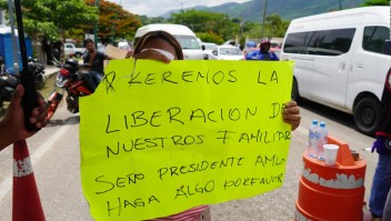 López Obrador pide liberar sin condiciones a 16 funcionarios secuestrados
