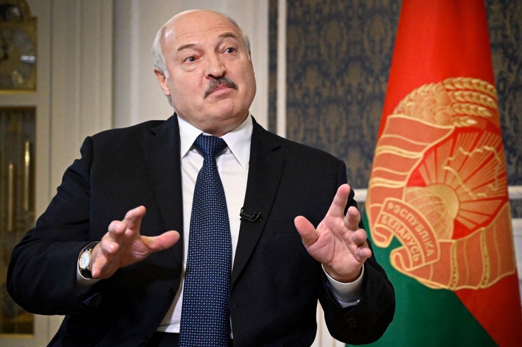 El presidente de Bielorrusia, Alexander Lukashenko, habla durante una conferencia de prensa en Minsk, Bielorrusia, en julio de 2022. (Foto: Alexander Nemenov/AFP a través de Getty Images)