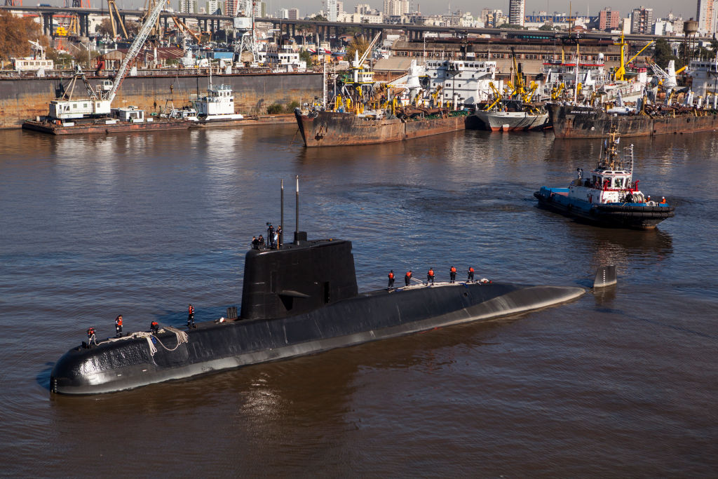 El submarino ARA San Juan el 2 de junio de 2014 en Buenos Aires, Argentina.  (Crédito: Ricardo Ceppi/Gettyimages)