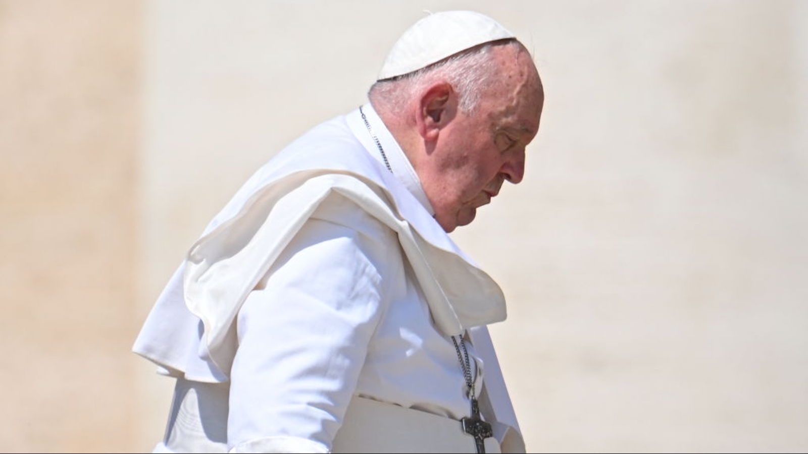 Papa Francisco foi ao hospital para exames médicos e está de volta ao Vaticano