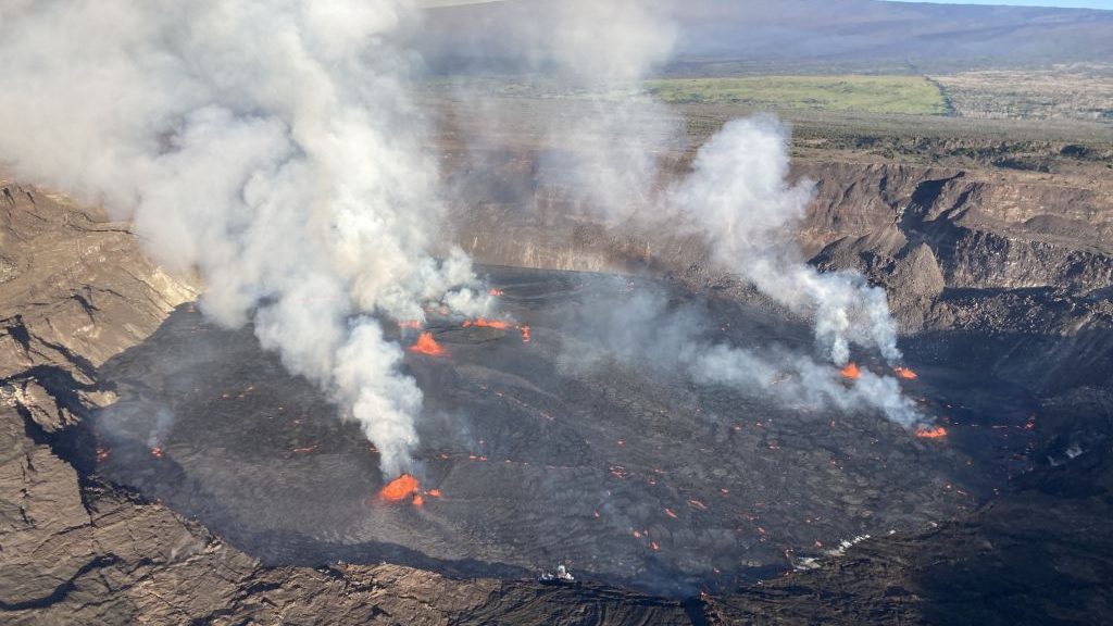 Una imagen aérea del volcán Kilauea, el 7 de junio de 2023, en Hawaii, Estados Unidos. (Crédito: United States Geological Survey/Handout/Anadolu Agency via Getty Images)