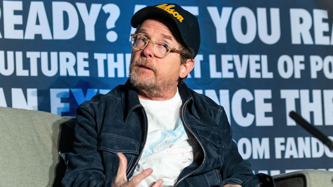 Michael J. Fox sufre una caída en el panel de «Regreso al futuro»