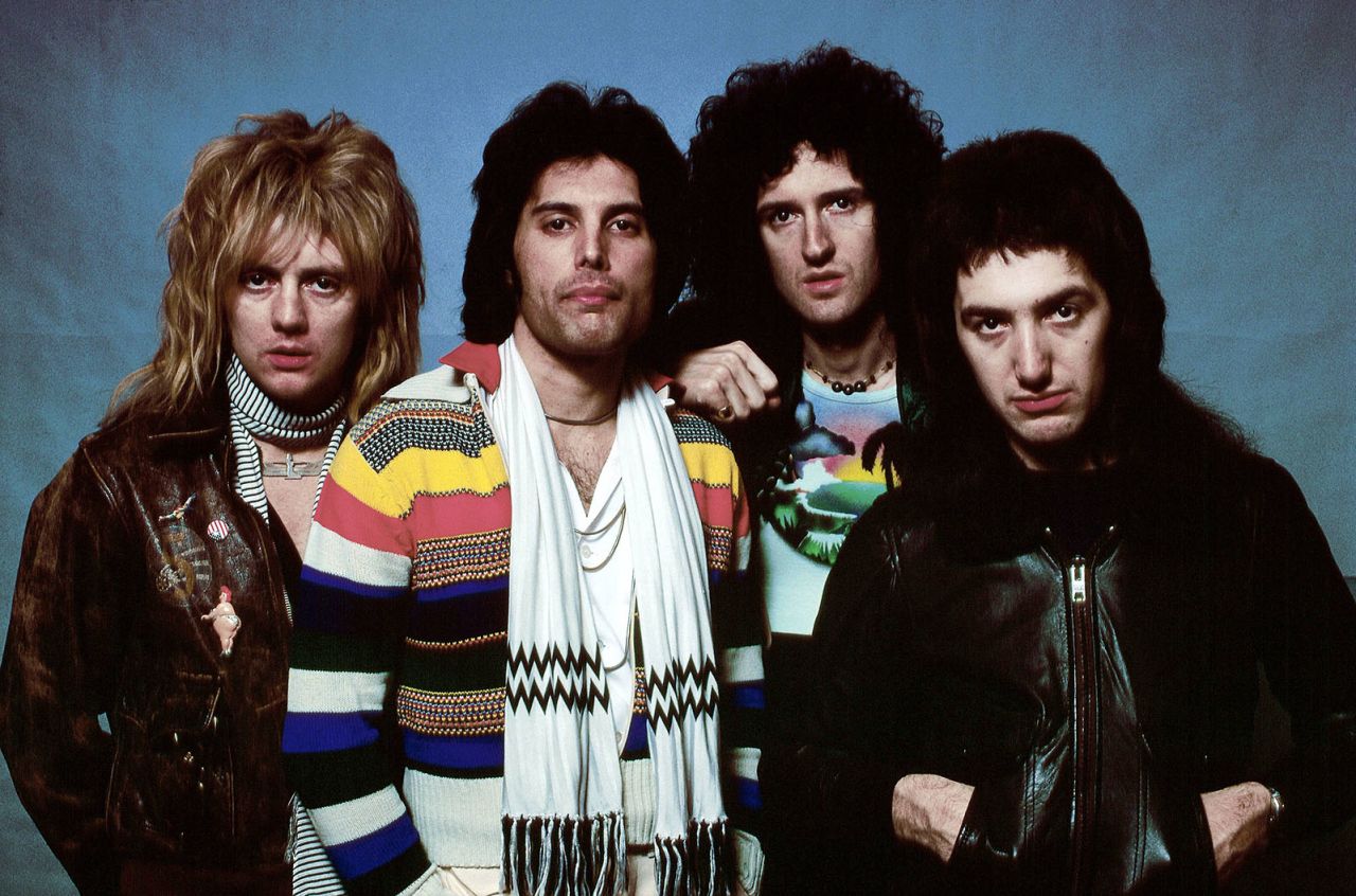 Queen fotografiada en 1977, dos años después de lanzar "Bohemian Rhapsody".