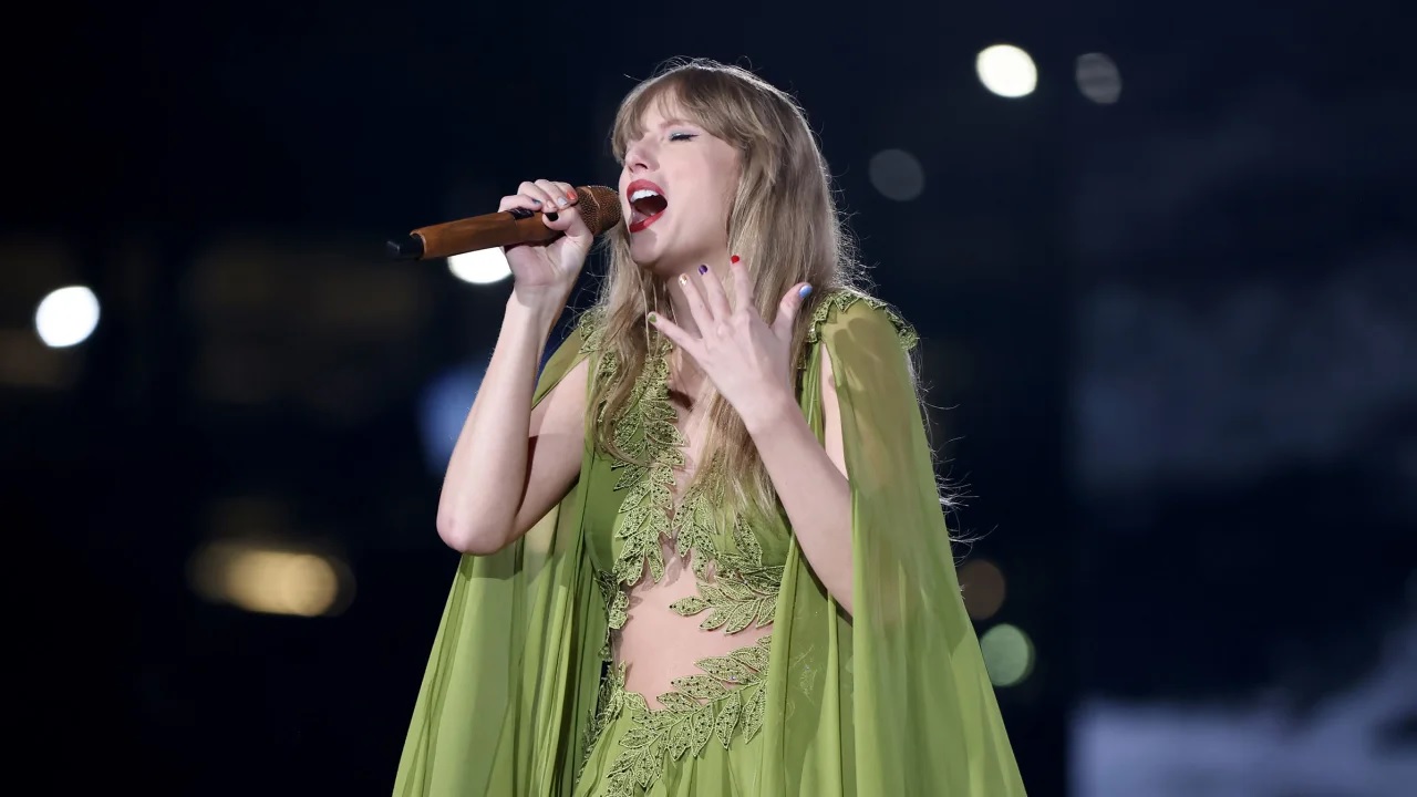 Taylor Swift breaks a crowd record at Pittsburgh’s Arena during her IRAAS Tour concert
