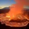 Un lago de lava se forma en Halemaʻumaʻu visto desde el borde oeste de la caldera del Kilauea durante la erupción del volcán en Hawaii, el 7 de junio de 2023, en una imagen fija del vídeo de una webcam.