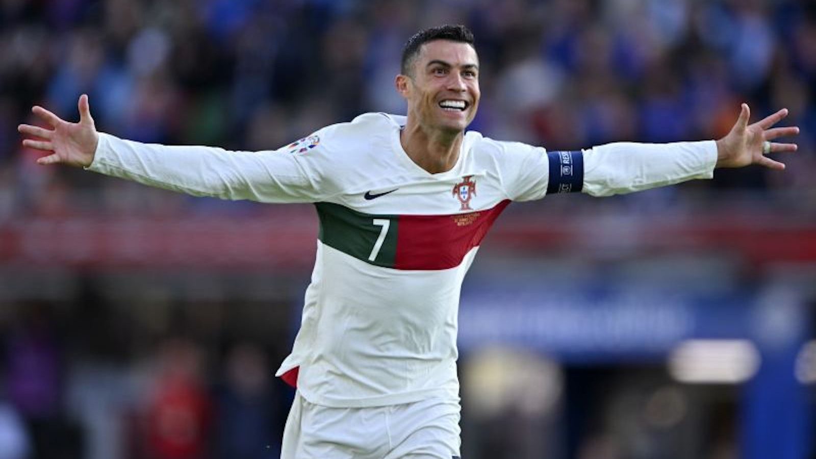 Cristiano Ronaldo marcou o gol da vitória no último minuto em sua 200ª partida por Portugal, estabelecendo um novo recorde