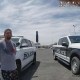 El video de una cámara corporal del Departamento de Policía de Roswell muestra a Tony Peralta después de que se entregó a las autoridades, en Roswell, Nuevo México, el 1 de mayo de 2023. (Crédito: Departamento de Policía de Roswell/AP)