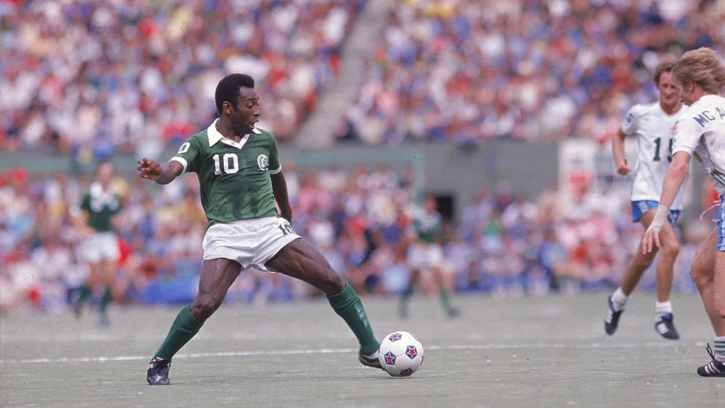 Antes de Messi, Pelé fue sin duda el mimado más famoso del fútbol estadounidense.  (Foto: George Tiedemann/Sports Illustrated/Getty Images)