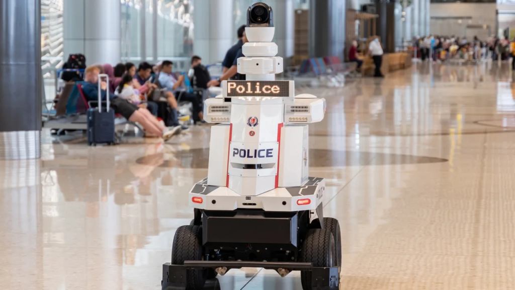 La política de Singapur es desmantelar los robots patrulla en toda la isla para impulsar sus operaciones.  (Crédito: Ryan Quek/Política de Singapur)